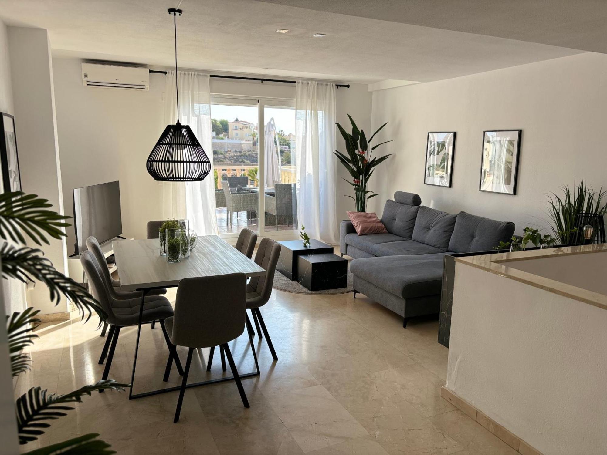 Apartment 2 Bedroom Duplex I *