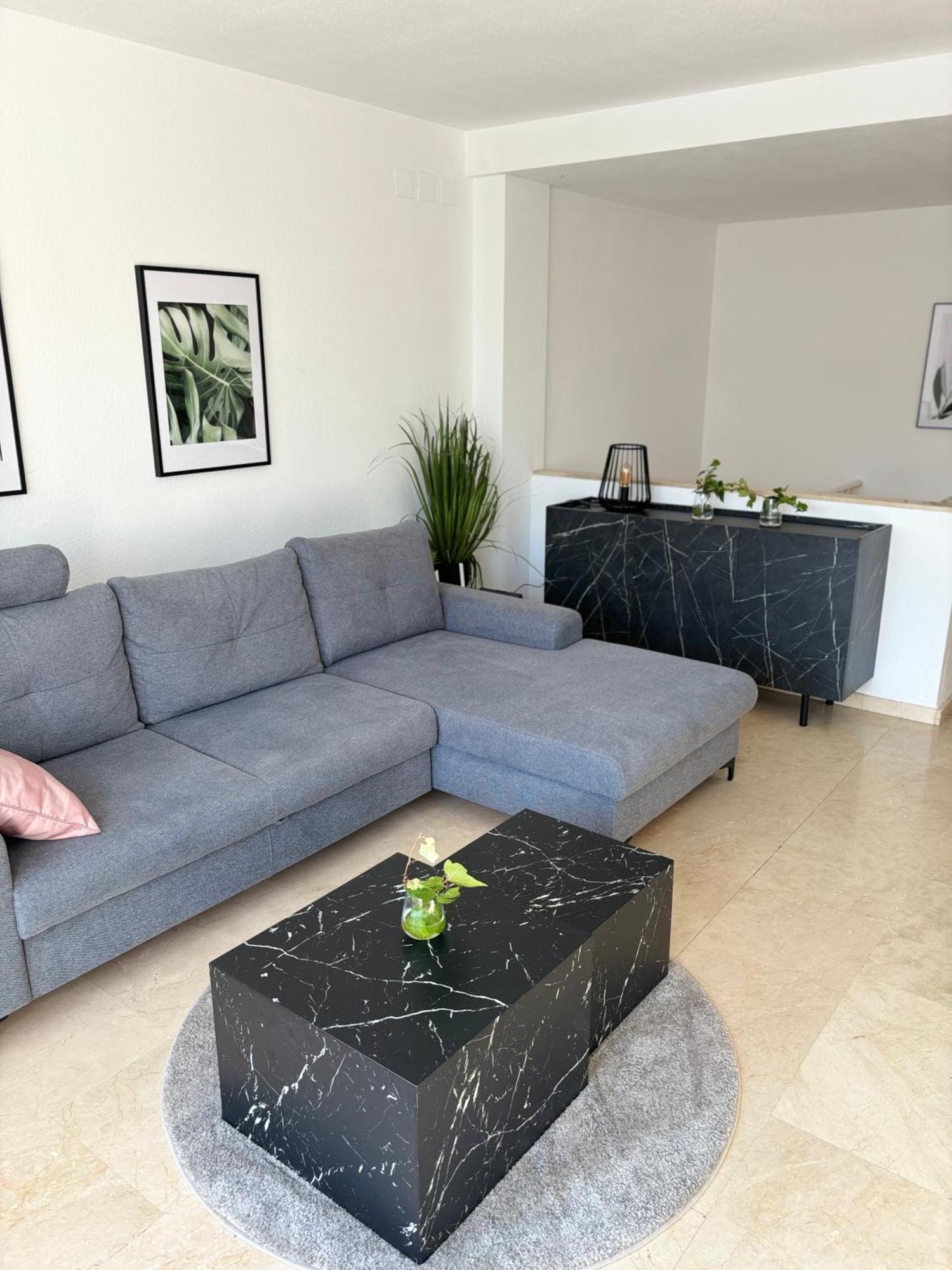 Apartment 2 Bedroom Duplex I *